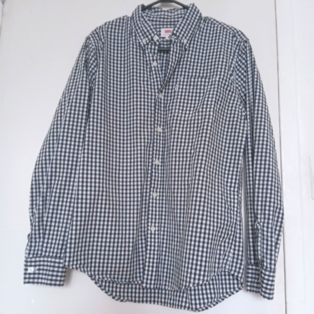 5/$25✨Levi's Button Down Shirt